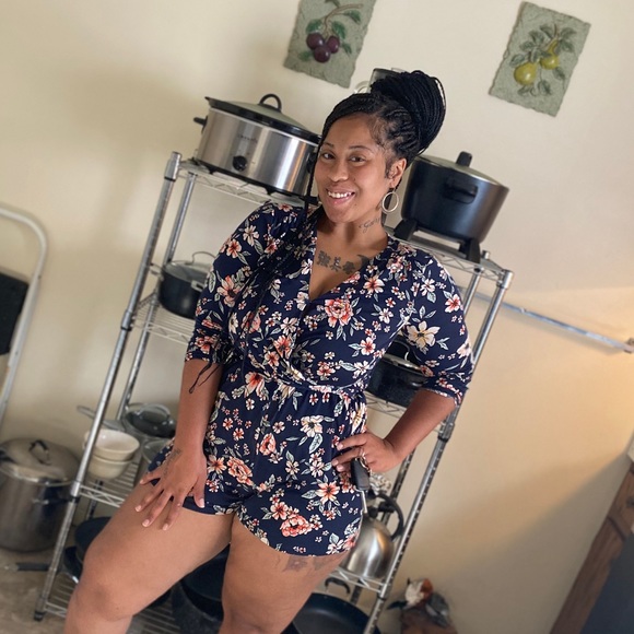 Cute flower romper - Picture 2 of 2